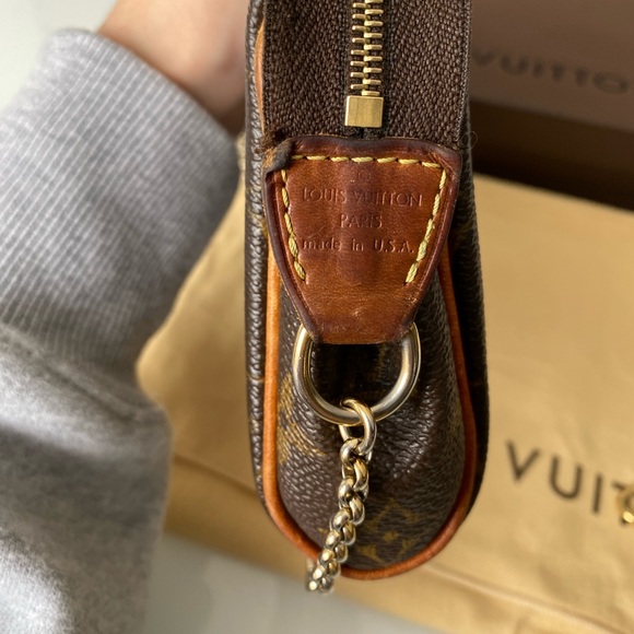 SOLD❌ Louis Vuitton Eva Clutch - Picture 4 of 12